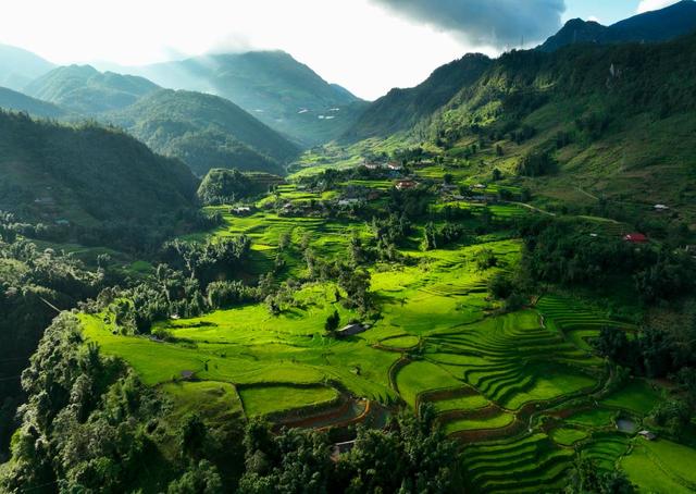 From Hanoi: Sapa Rice Terraces & Villages Guided Tour